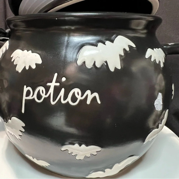 Rae Dunn Halloween 2024 Artisan Collection Ceramic Potion Cauldron Canister - Picture 11 of 13